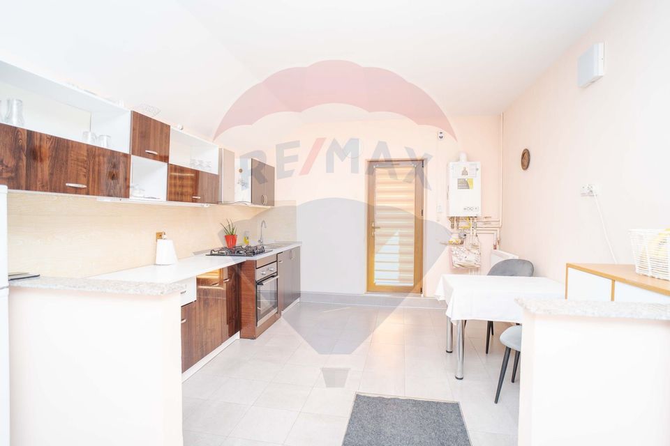 Casă / Vilă cu 5 camere de vânzare în zona Central