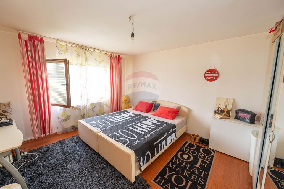 Casa - Vila de vanzare, 10 camere, teren 1800mp, Bacu, Joita