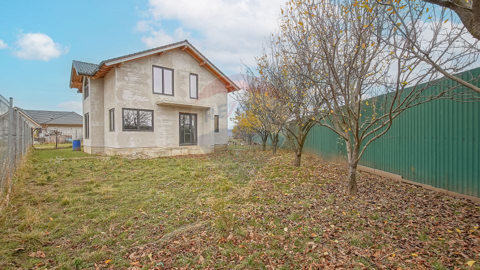 Vedere de Vis: Munți/Cetate | Impune-ți stilul acasă | 150mp la gri