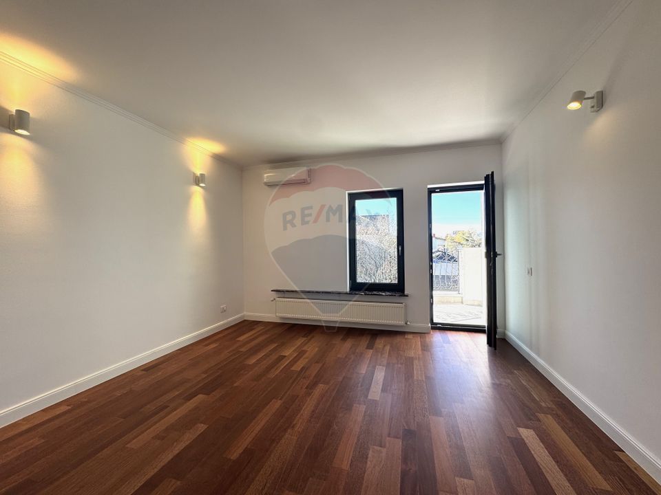 Vila individuala, 7 camere, 2 garaje, curte - Pipera, Cortina North