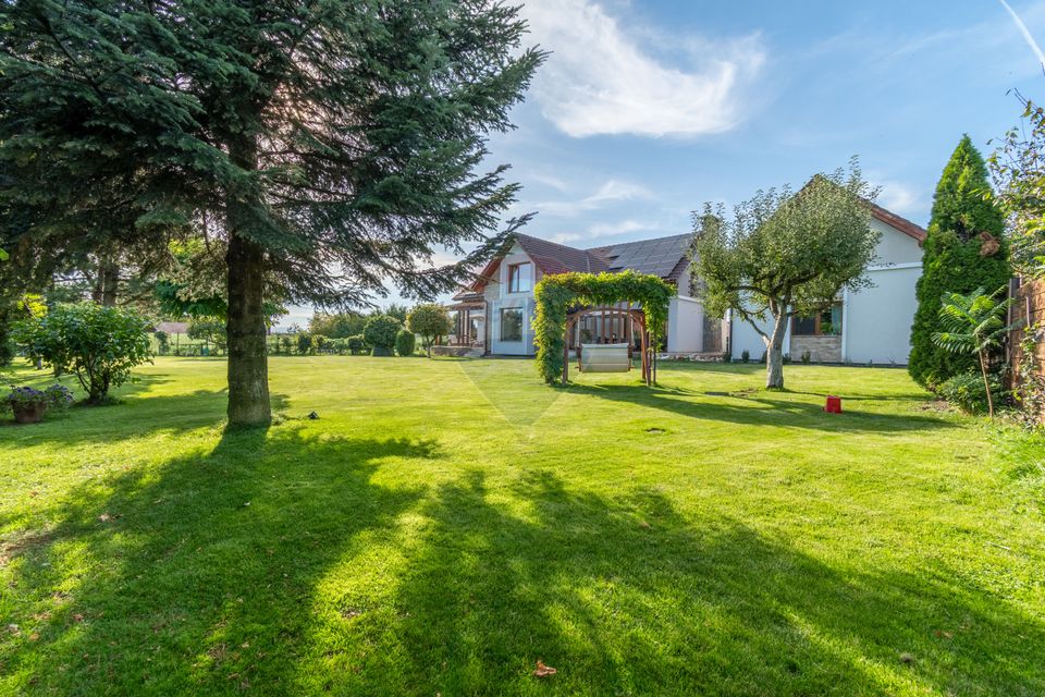 Proprietate exclusivista de vanzare: 2 case | 9 camere | 2000 mp teren