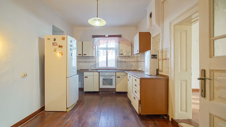 6 room House / Villa for sale