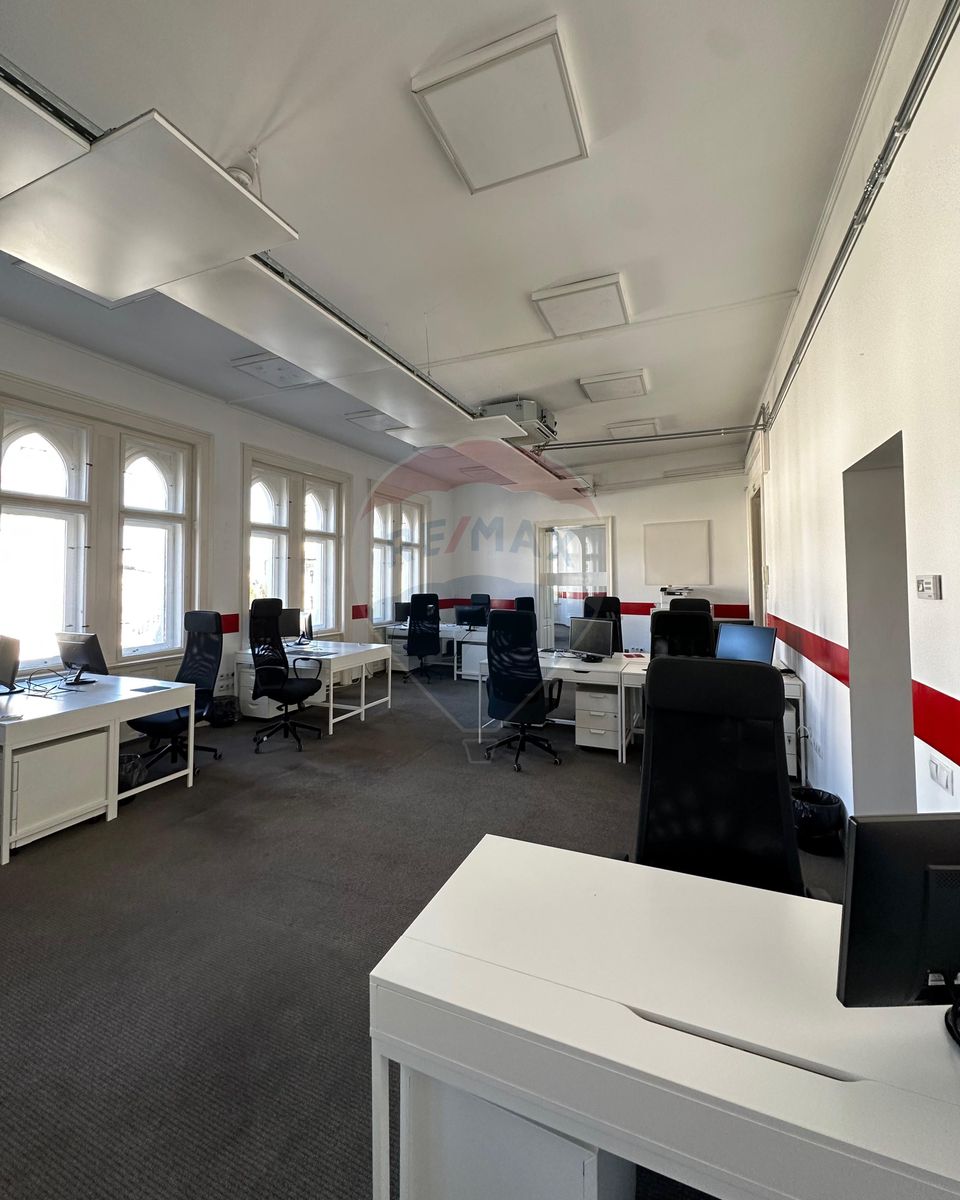 230sq.m Office Space for rent, Ultracentral area