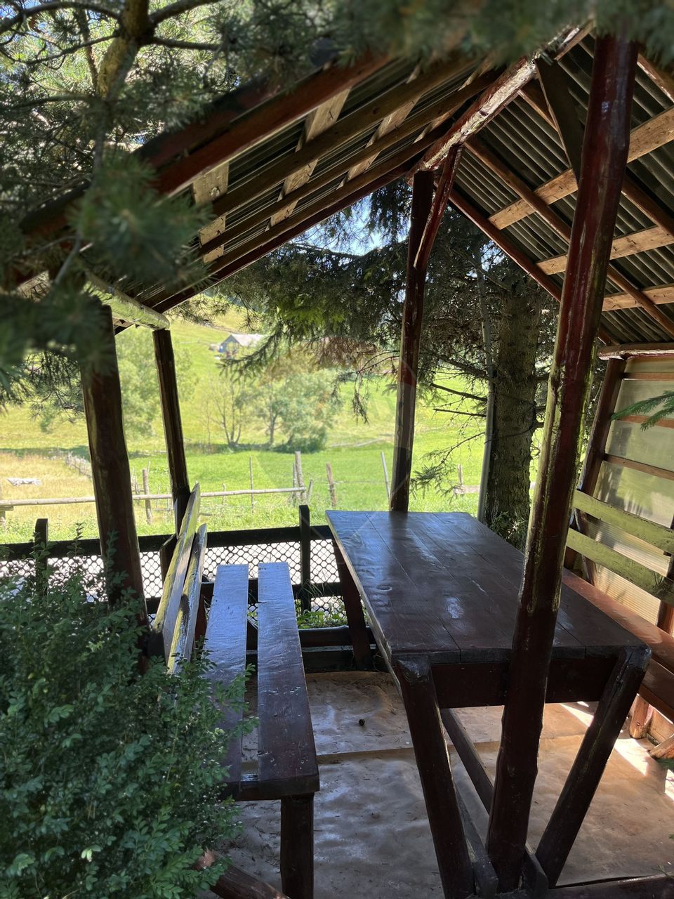 Pensiune de vânzare in vârf de munte la Ciocanu - lângă Sirnea