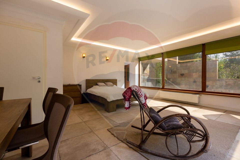 Casă spectaculoasă în Mediaș – reședința antrenorului Cristi Pustai