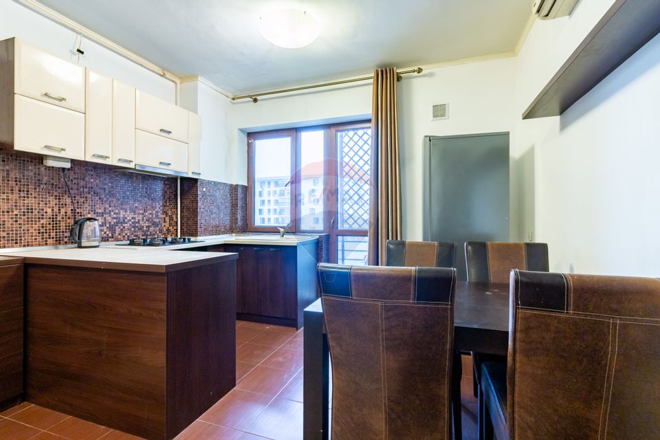 Apartament cu 3 camere de vânzare în zona Mihai Bravu