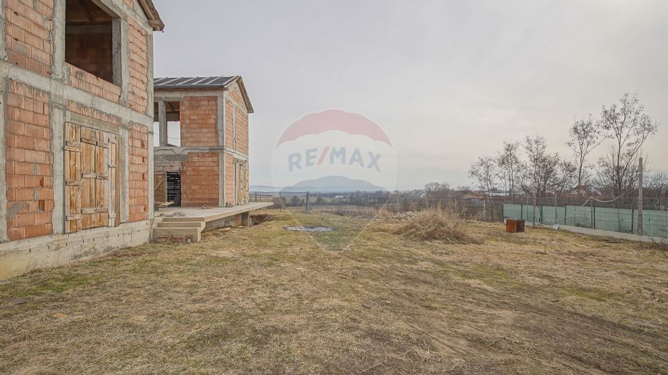 COMISION 0% Casă Individuala La Rosu cu teren de 4000 mp in Crizbav