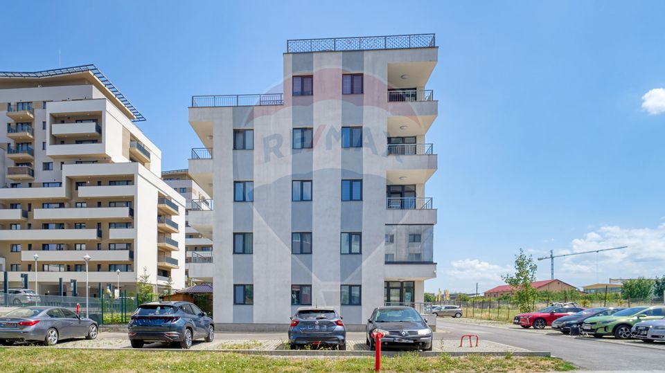 Apartament cu 2 camere, de vânzare, cu grădină și parcare în Noua