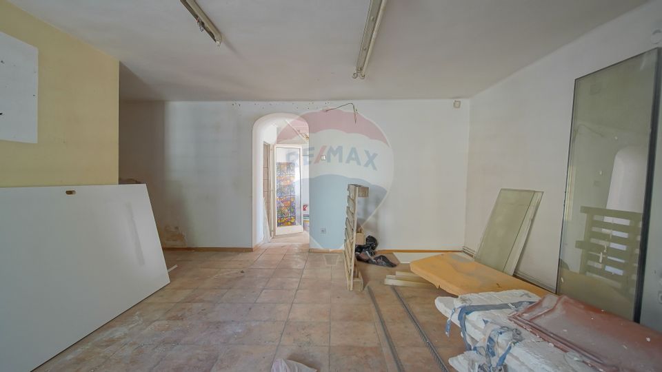 CASA CU POTENTIAL DE EXPLOATARE | DIVERSE ACTIVITATI | DE MIJLOC 50