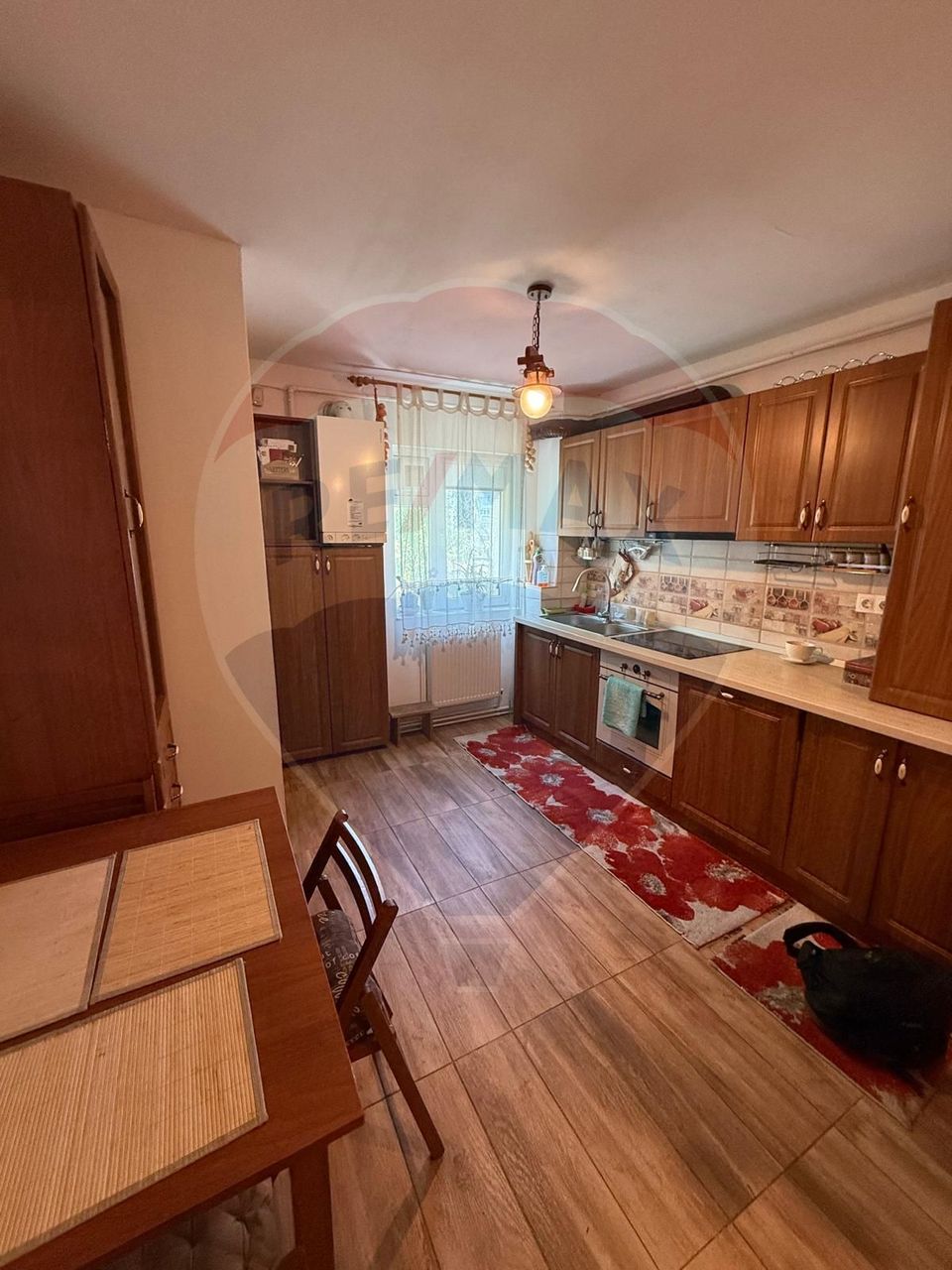 CENTRAL APARTAMENT CU 4 CAMERE ETAJ 1 DE VANZARE