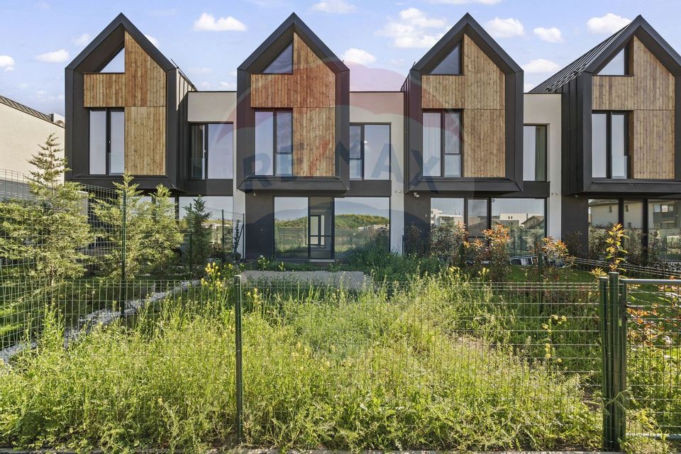 Modern villa with premium finishes, 5 rooms in Tunari - Amber Forest