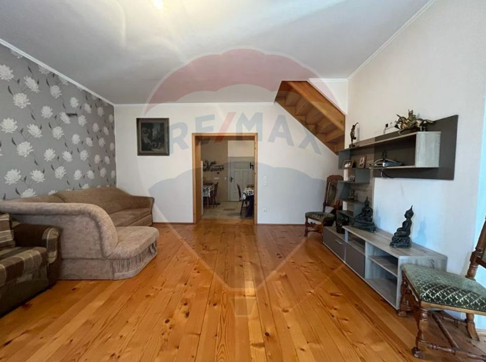 Vilă  de vânzare in Sadu