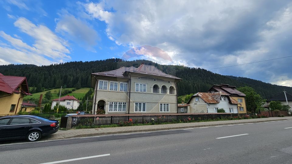 Casa 225 mp, teren intravilan 4822 mp C. Moldovenesc, Suceava