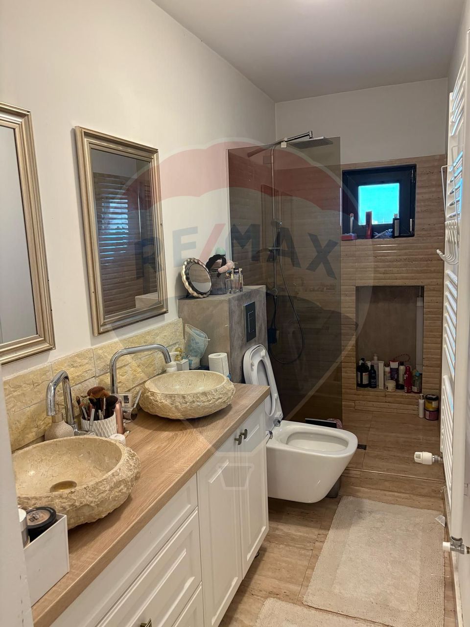Apartament cu 4 camere de vânzare în zona Central