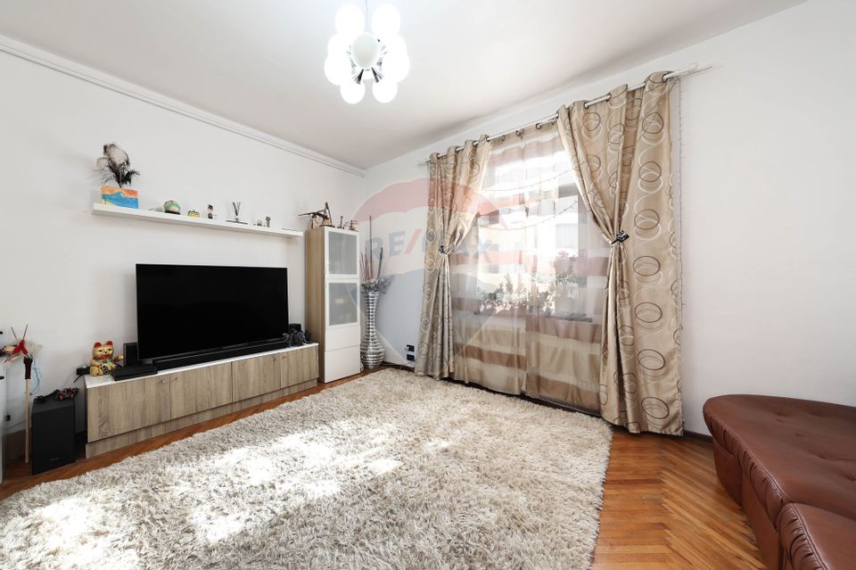 Casă înșiruită cu 5 camere și curte proprie - ideala pentru familie