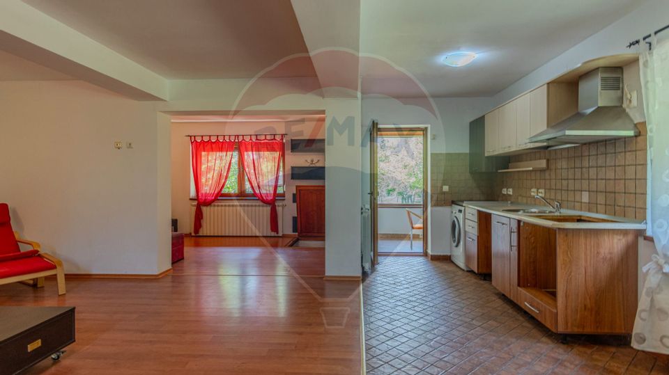 Casa CU POVESTE rezidential/ vacanta in Teliu cu 1700 mp teren!