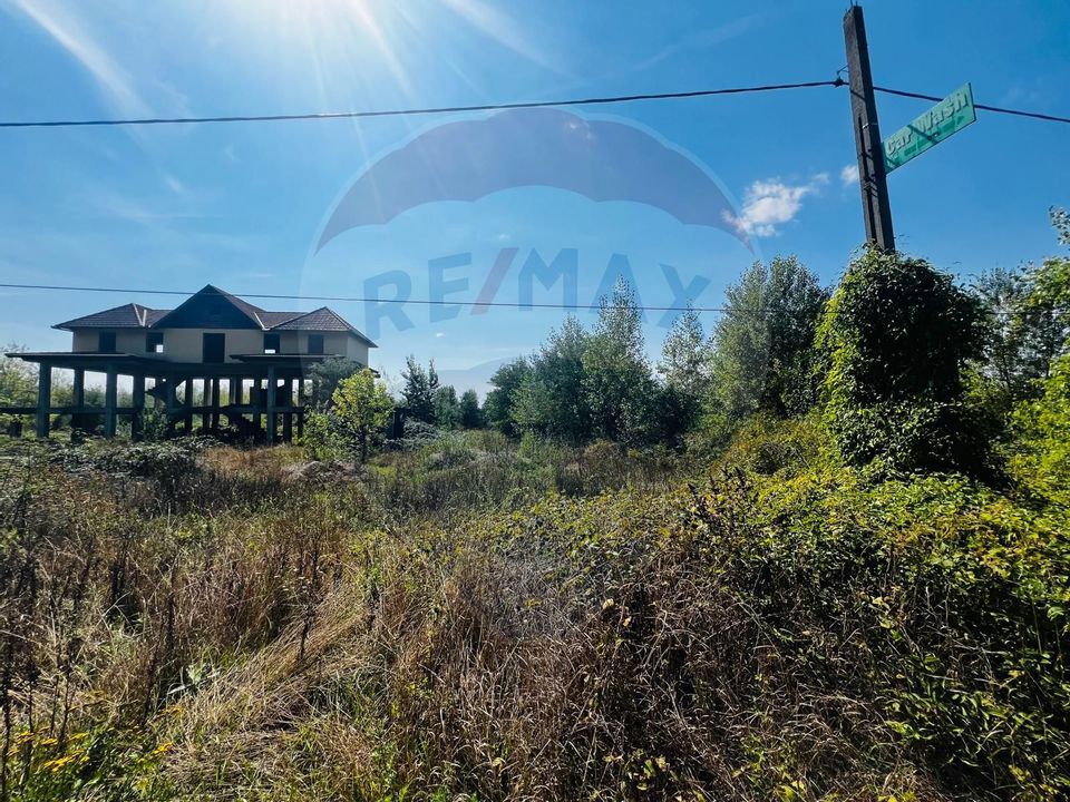 Casă / Vilă in constructie teren 3240 mp