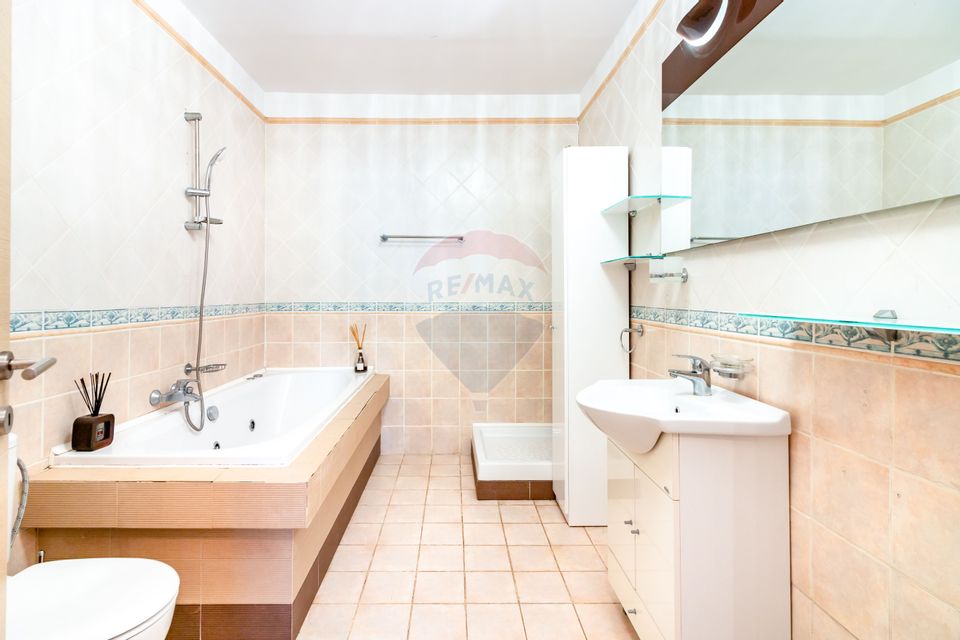 Snagov - Vila 5 camere cu semineu, piscina si iesire directa la lac