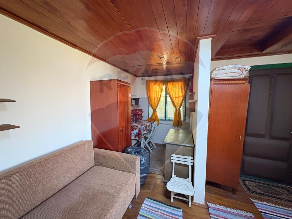 Teren intravilan 589 mp si cabana din caramida in Cuvin