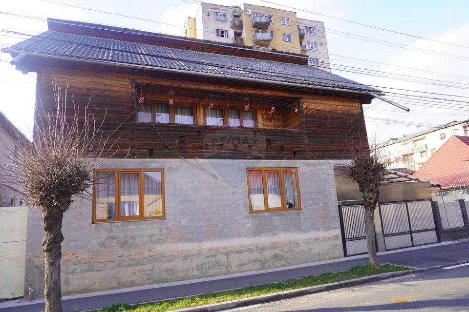 6 room House / Villa for sale, Vest area