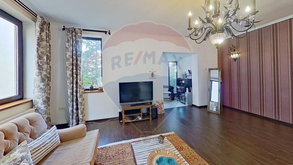 Casă / Vilă cu 7 camere de închiriat în zona Domenii