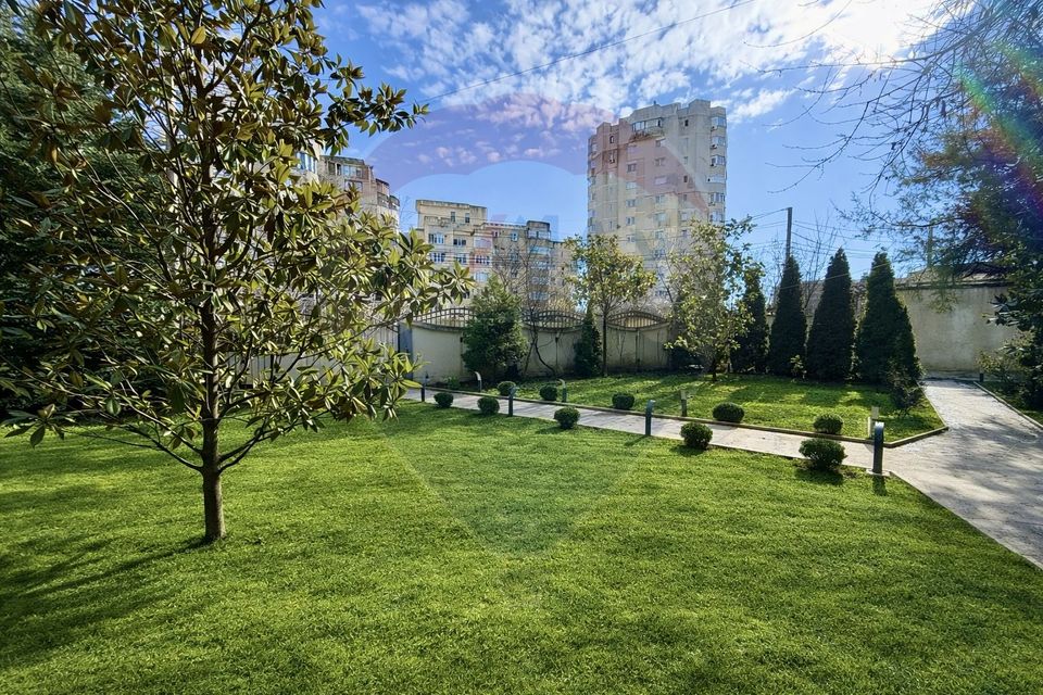 Vila / Casa de lux de vanzare  1000mp teren Str. Primaverii Constanta