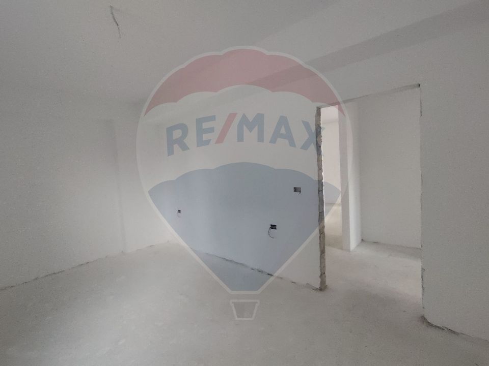 Apartament cu 3 camere ETAJ 2