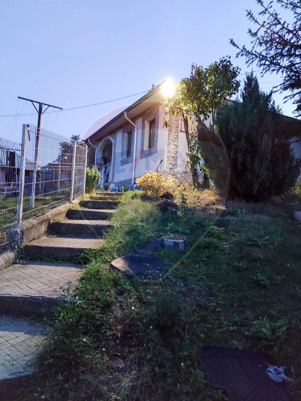 Casă individuală cu teren de 3.414 mp, Comuna Comarna