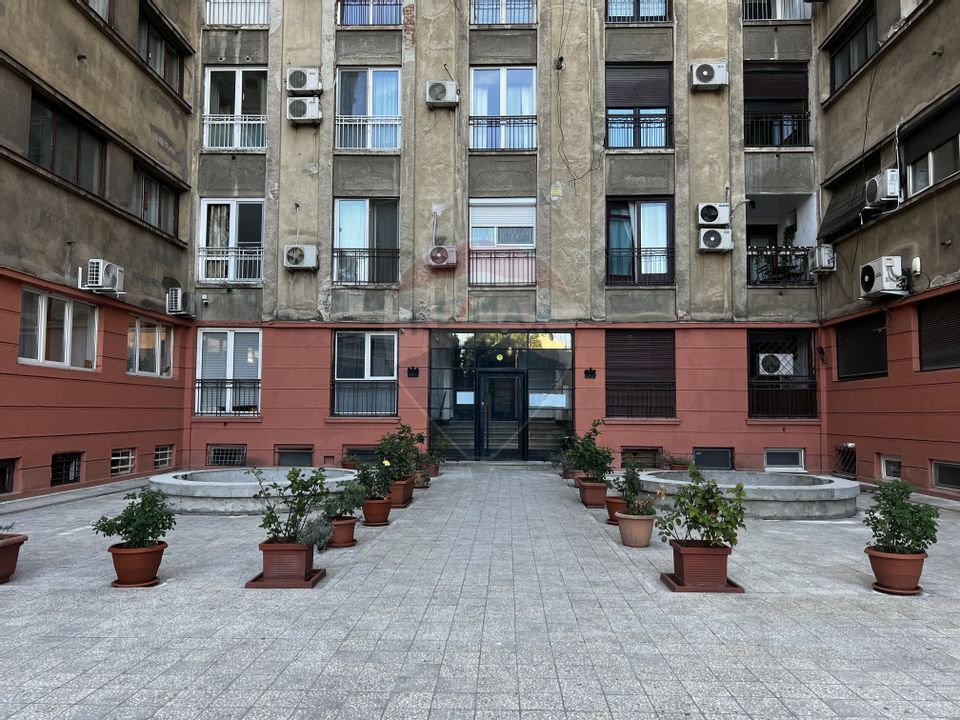 Apartament cu 5 camere de închiriat în zona Universitate