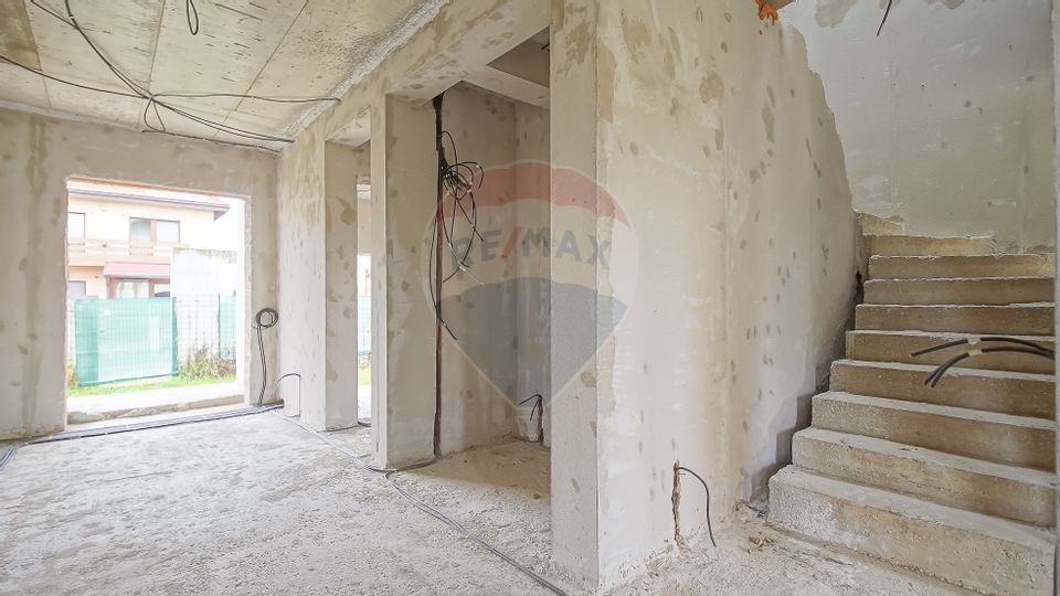 Casă spațioasă la gri, 4 camere, 3 băi, teren 500 mp – zona Bartolomeu