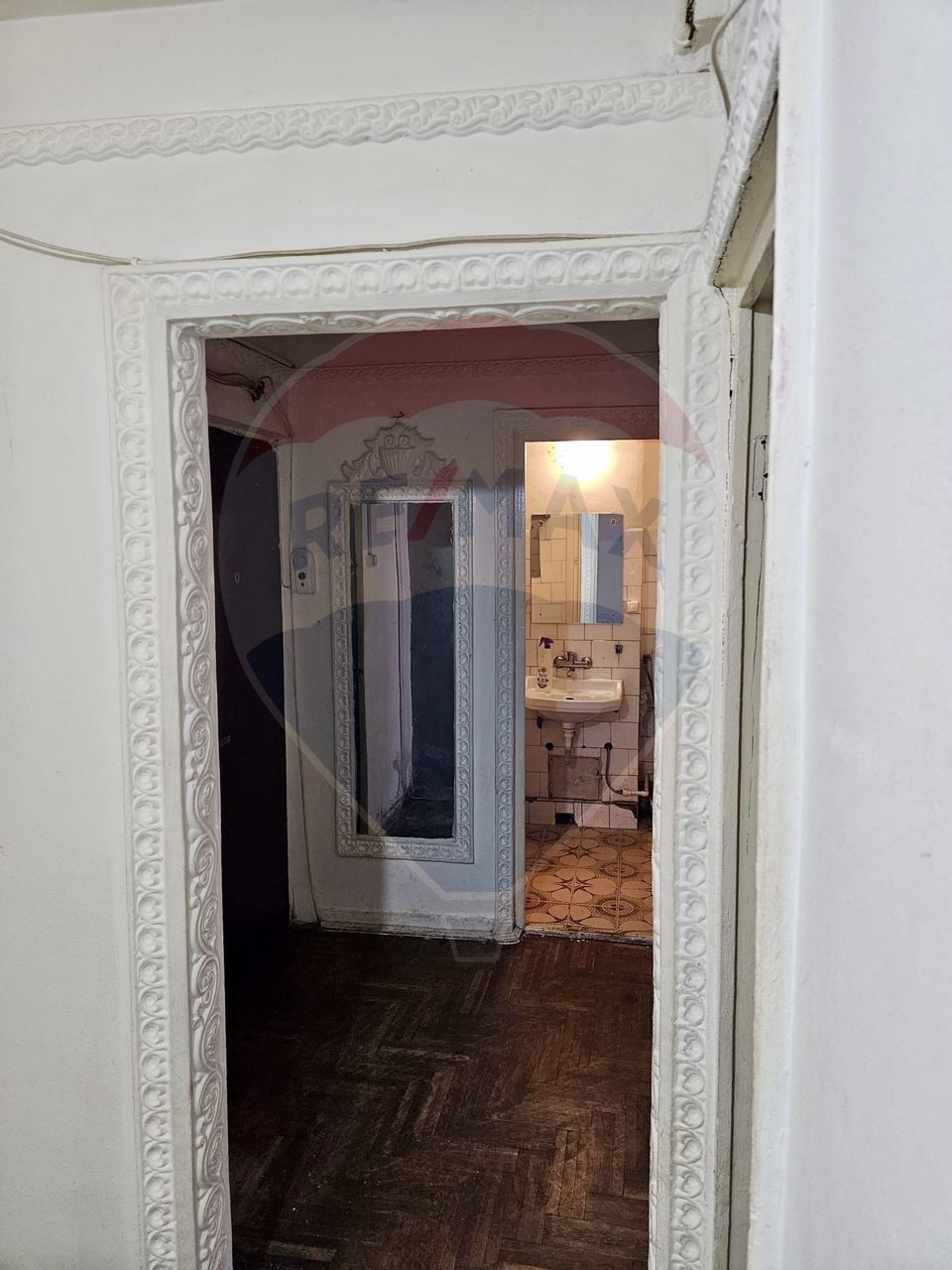 Apartament cu 2 camere decomandat de vânzare, etaj 1, zona Milcov