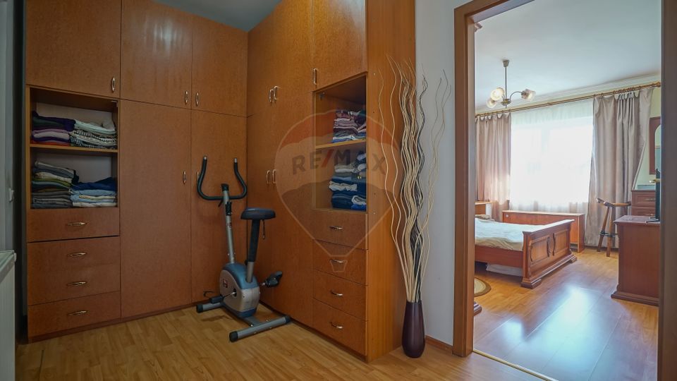 Casa/vila de vanzare, zona unica, Bronzului, cartier Tractorul, Brasov