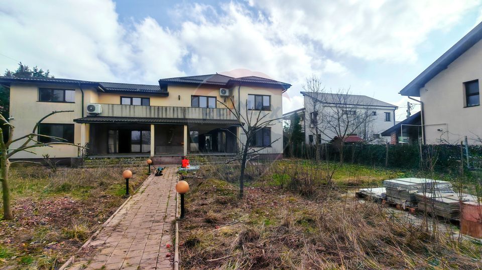 Villa for sale in Berceni, land 1161 sqm | Investment opportunity