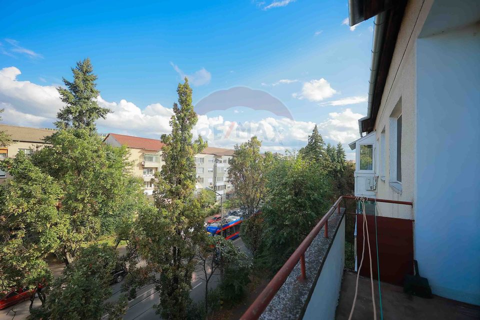De vânzare, apartament cu 3 camere, zona Rogerius