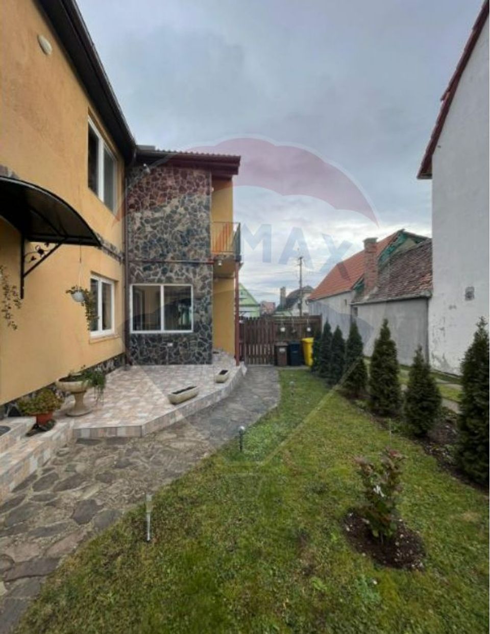 Apartament spațios-3 camere-la curte în Turnișor-Inchiriere