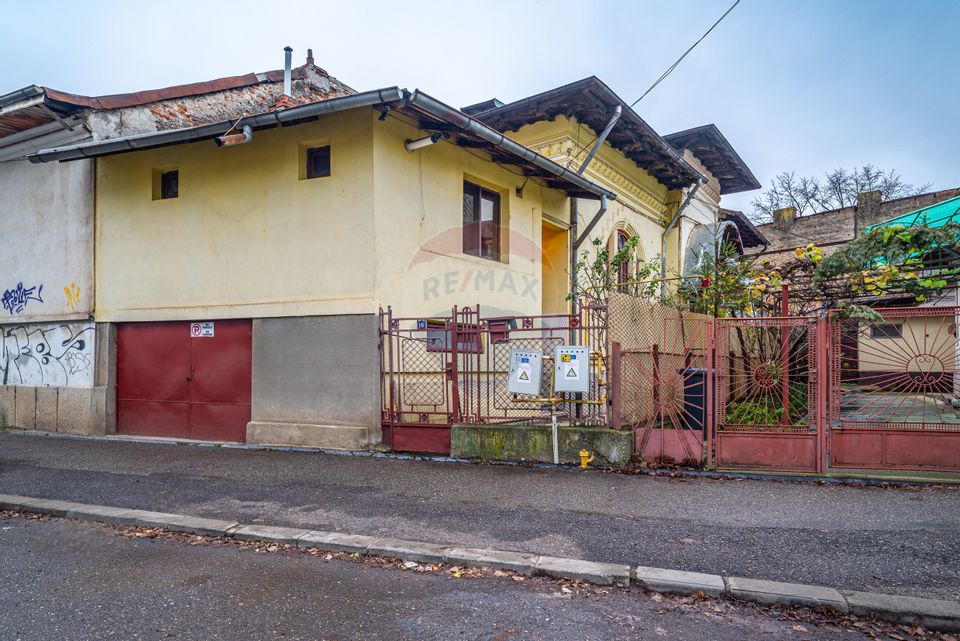 Casa ultracentrală cu 2 camere de vanzare in Ploiesti