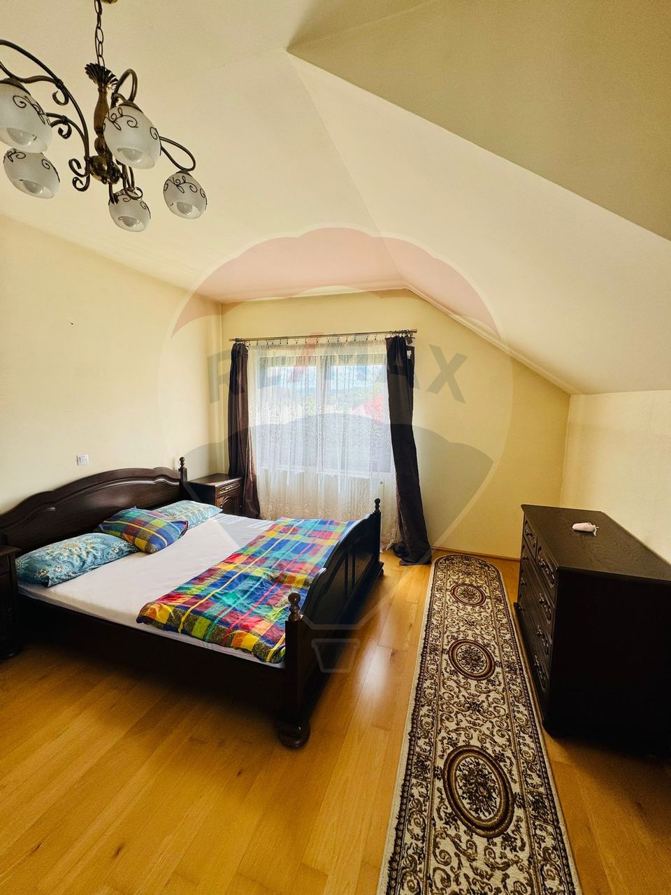 Casă / Vilă cu 5 camere de vânzare în zona Sud-Est