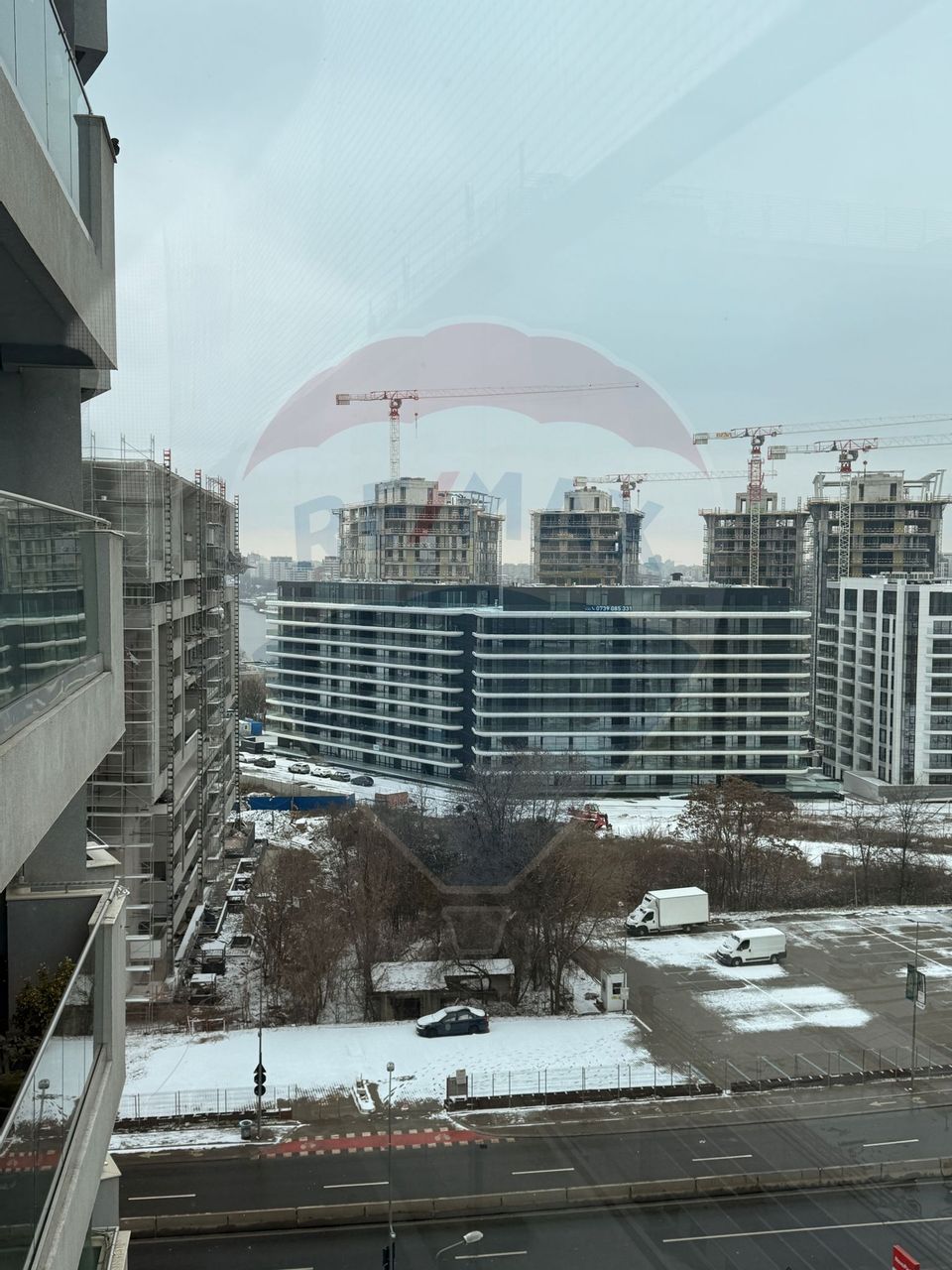 Apartament cu 3 camere de închiriat în zona Barbu Vacarescu
