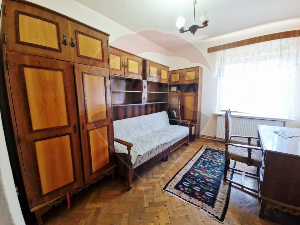 Casă / Vilă  str. Ana Ipatescu S+P+1 , 5 camere , teren - 252 mp