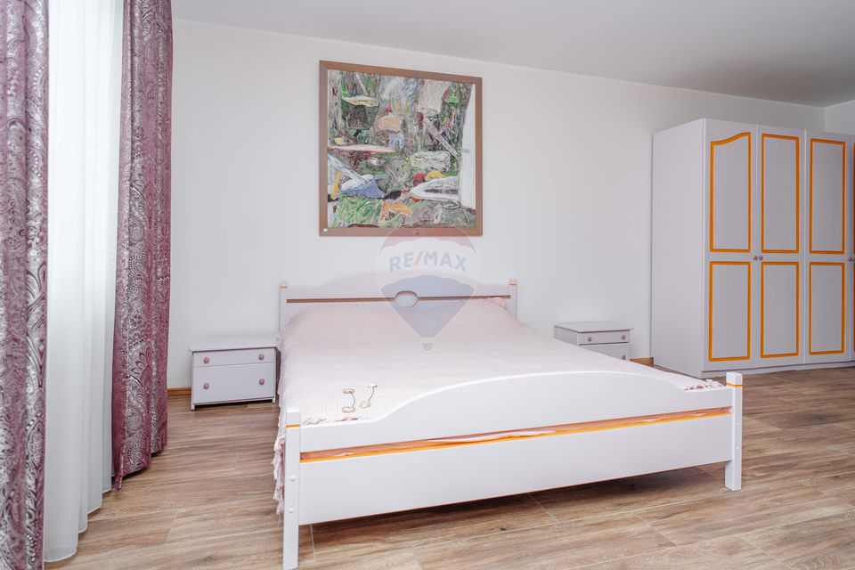 Casă / Vilă cu 10 camere, de vânzare. Todireni, Botoșani.