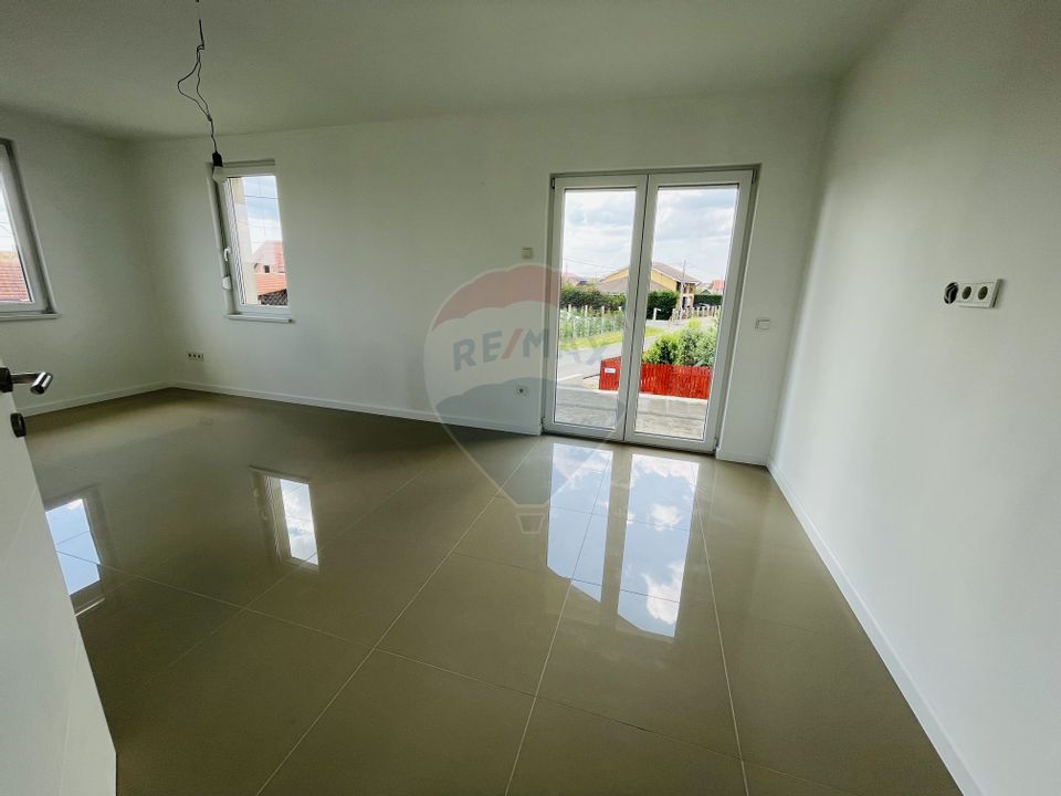 5 room House / Villa for sale