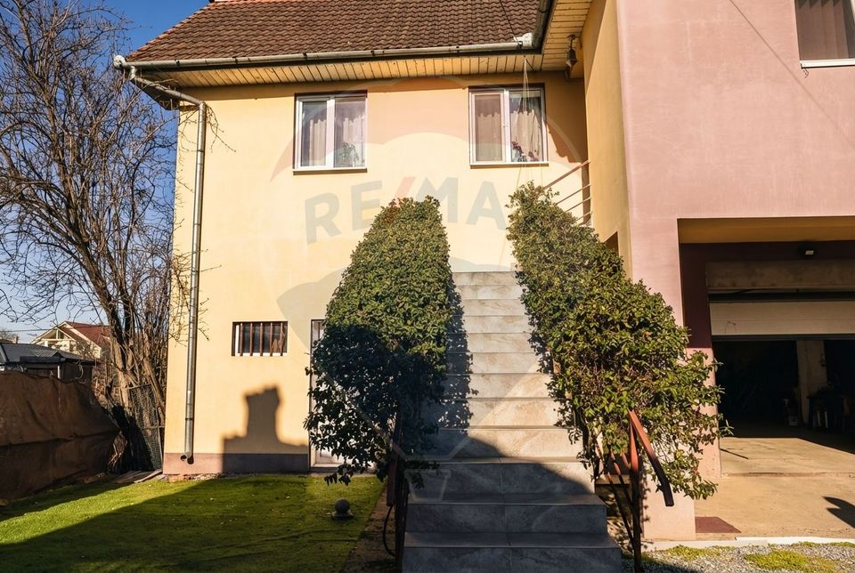 8 room House / Villa for sale, Sud-Est area