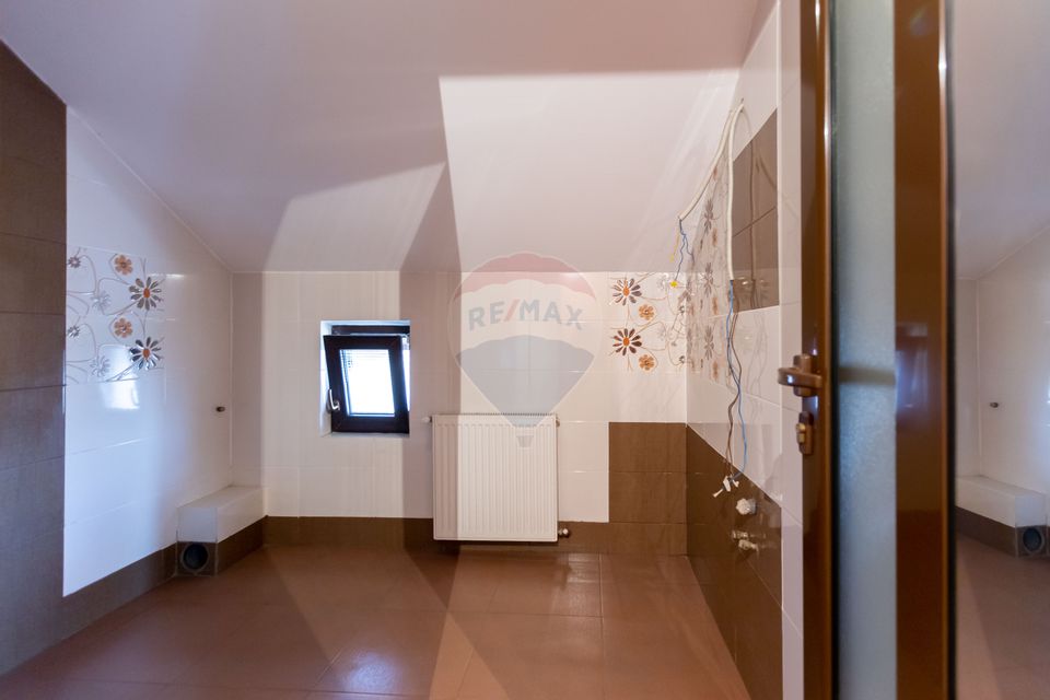 10 room House / Villa for sale, Serbanesti area