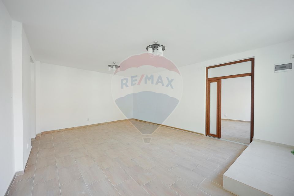 65.8sq.m Commercial Space for sale, Ultracentral area