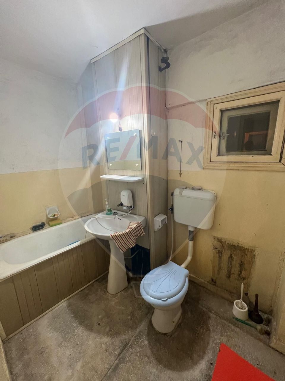 Apartament cu 4 camere de vânzare în zona Central