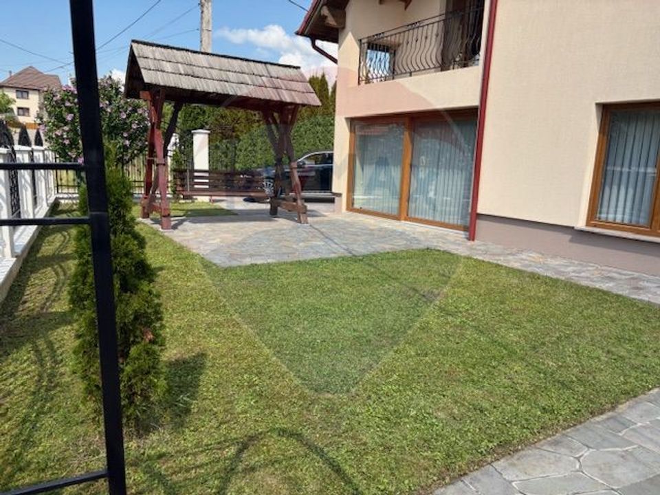 Casă / Vilă cu 5 camere de vânzare