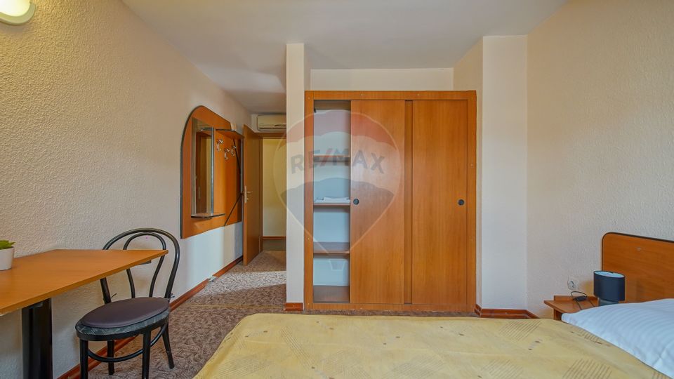 Comision 0 %! Pensiune cu 12 camere de vânzare, str. De Mijloc!