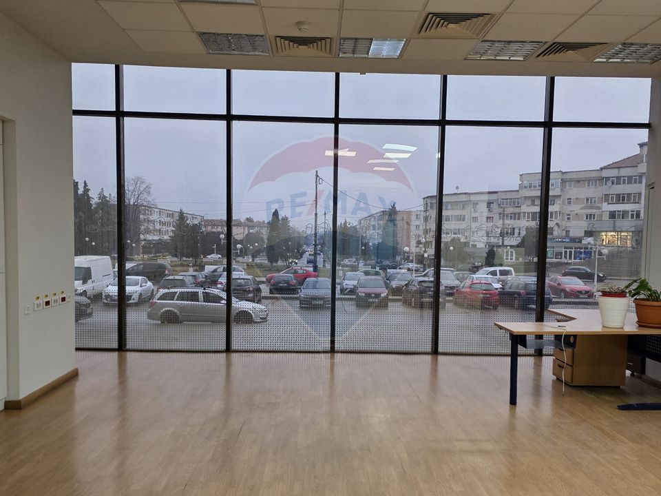 Oferta - Spatiu comercial de inchiriat in zona centrala a mun Onesti