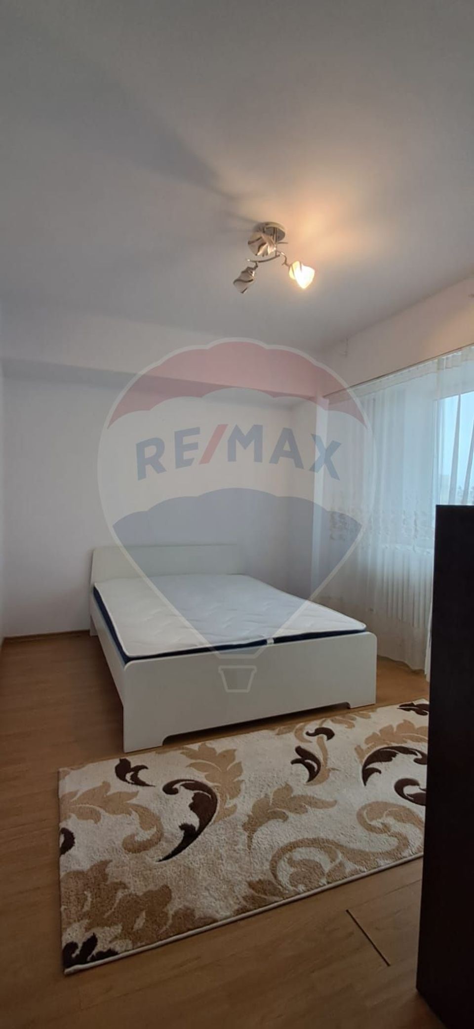 4 room Apartment for rent, P-ta Victoriei area
