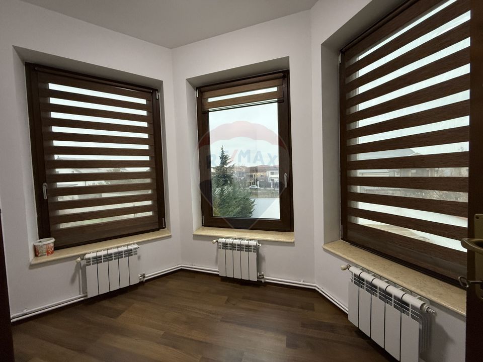 Casă / Vilă cu 7 camere de vânzare în Ovidiu Sud Constanta